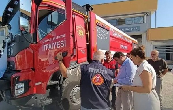 Çanakkale'deki yangında skandal! CHP'li müdür itfaiye aracını kendi yaşadığı siteye sevk etti